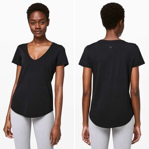 Lululemon Love Tee V-Neck in Black Size 10